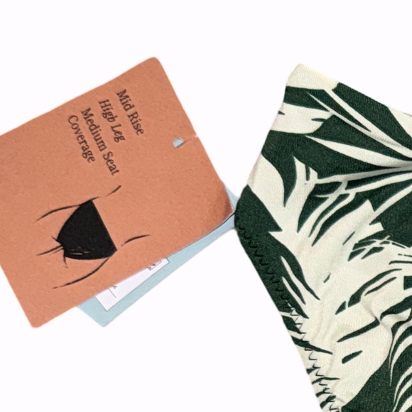 Shade & Shore Women’s Bikini Bottom Mid Rise High Leg
Reversible 
M (8-10)
NWT - Picture 6 of 8